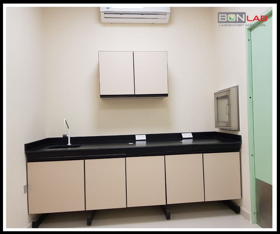 Lab bench on cantilever frame